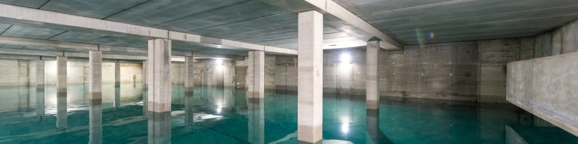 Vas interior del dipòsit de Bellavista omplert parcialment d'Aigua