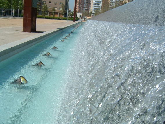 detall de la cascada del Nou Parc Central